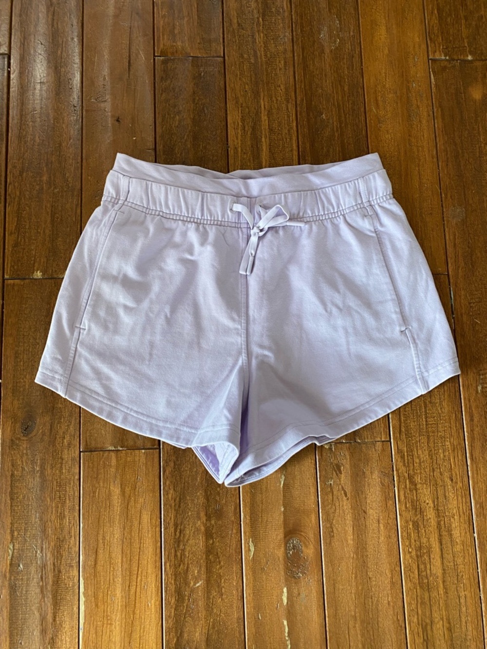 Women‘s lululemon shorts size 6